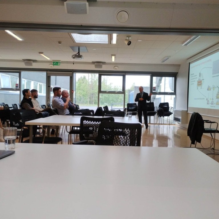 Carl Duchesne, upphafsræðumaður viðburðarins heldur erindi sitt.