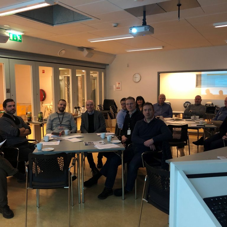 Hluti verkefnahópsins kom saman til að fagna útgáfu skýrslunnar